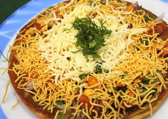 Indian snack: Cheesy Masala Khakhra Nachos